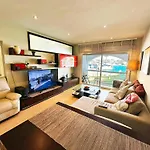 New Waterfront Gem W Rooftop Pool-Puerto Marina