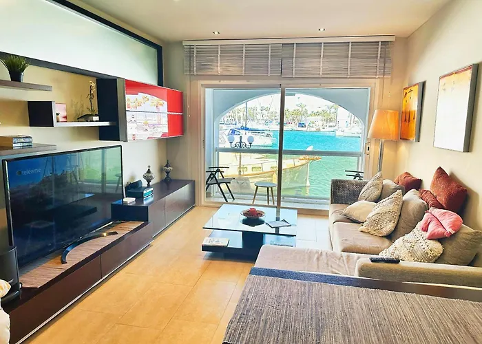 New Waterfront Gem W Rooftop Pool-Puerto Marina